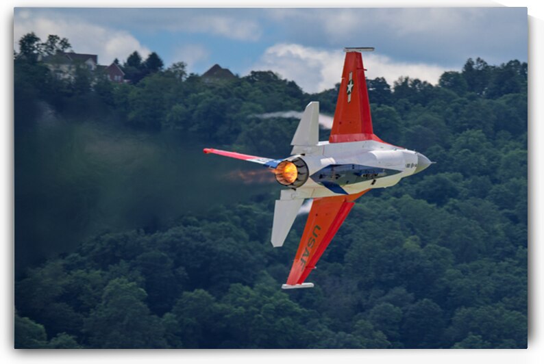 F-16 in a High Performance Turn by Pisarek Photography